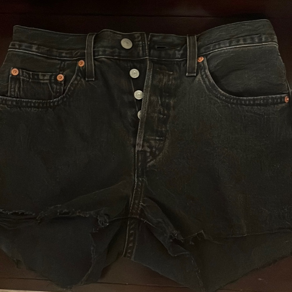Adorable stretch high waist black classic Levi shorts